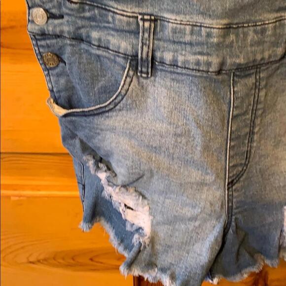 Refuge distressed overall shorts size 10 - Picture 4 of 9